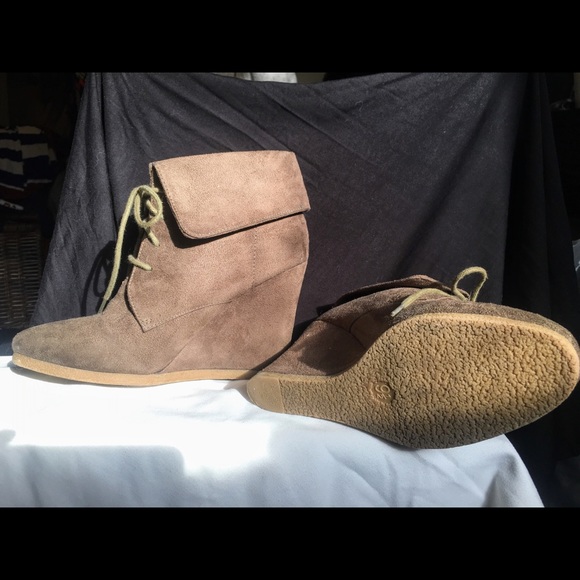 Wedged ankle booties, fit like an 8.5 - Picture 2 of 6